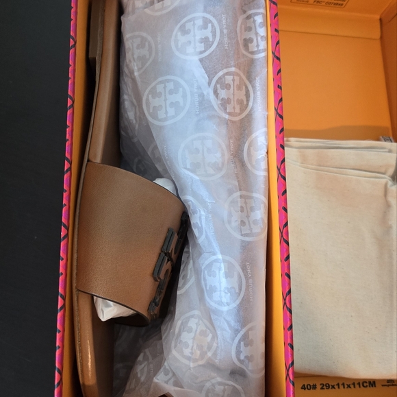 Tory Burch Ines Flat SlideTan Sz. 9 - Picture 2 of 5
